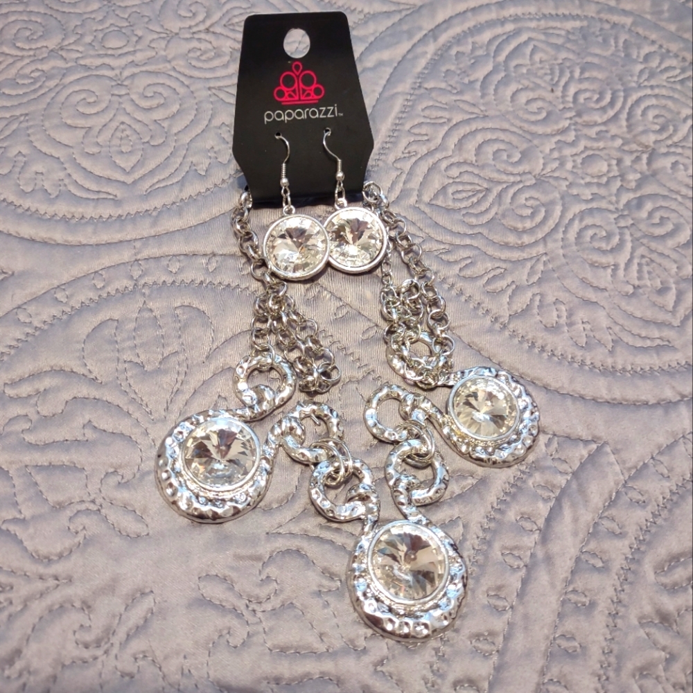Necklace and Earrings Set. Chunky, rhinestone, fun and 👀 catching.
